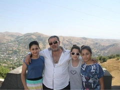 Услышав приговор отцу, сестры Хачатурян полны надежды