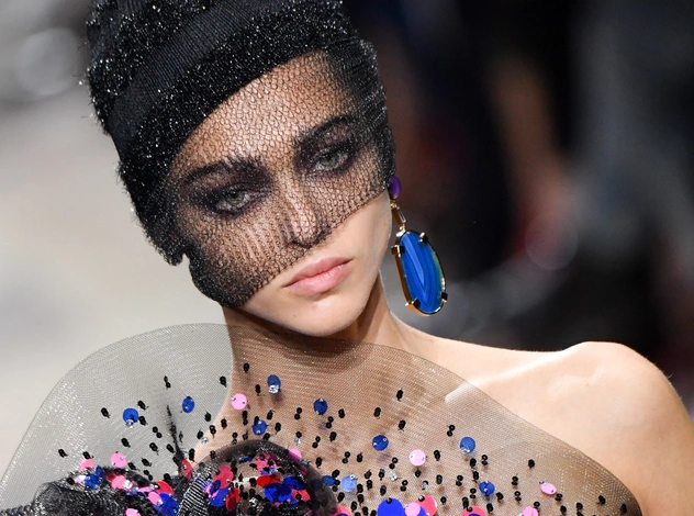Таинственная незнакомка: рассматриваем макияж с показа Armani Prive FW 2017/18