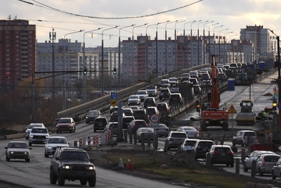 На мосту у Телецентра снова работают «СтройТраст»
