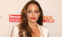 «Блонд подчеркнул ее возраст»: Анджелина Джоли разочаровала поклонников неудачным окрашиванием