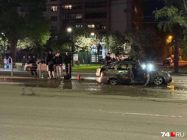 Машина выгорела полностью | Источник: читатель 74.RU