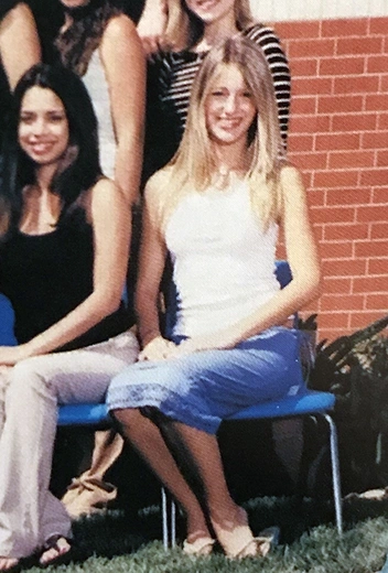 … и чуть постарше — на школьном снимке