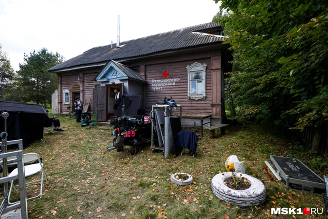 Фельдшерский пункт в селе&nbsp;— тоже настоящий, для съемок на здание добавили только вывеску | Источник: Артем Устюжанин / MSK1.RU
