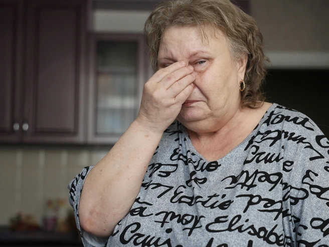 Галина пытается сдержать эмоции, однако они периодически прорываются наружу. | Источник: Наталья Лапцевич