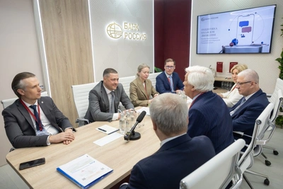 Сотрудничество Псковской области с банком «РОССИЯ» обсудили на ПМЭФ