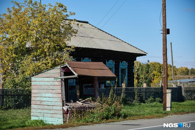 Начинали масляхинцы с вот таких небольших киосков. Сейчас они выглядят заброшенными, но в горячий сезон могут занимать и их | Источник: Александр Ощепков / NGS.ru