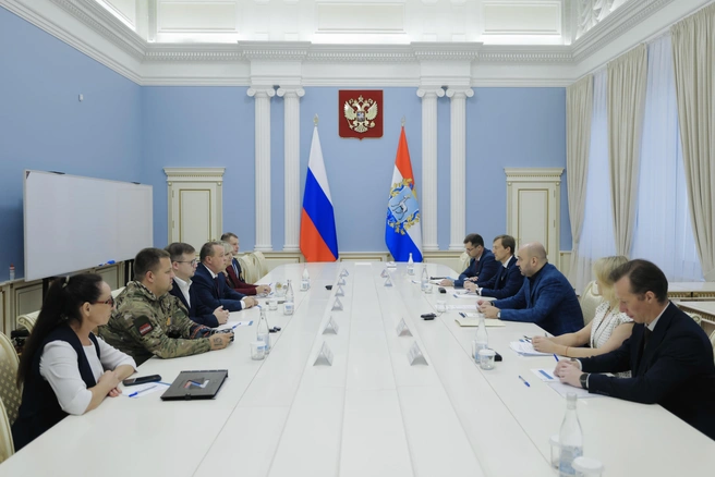 Губернатор встретился с консультантами проекта | Источник: Иван Макеев