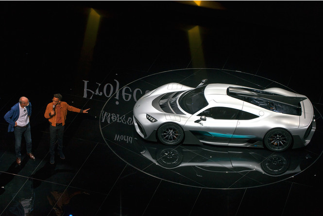 На волю выпущен тысячесильный гиперкар Mercedes-AMG Project ONE