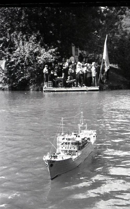 Очевидно, что это праздник с участием кружка моделирования | Источник: oldsaratov.ru