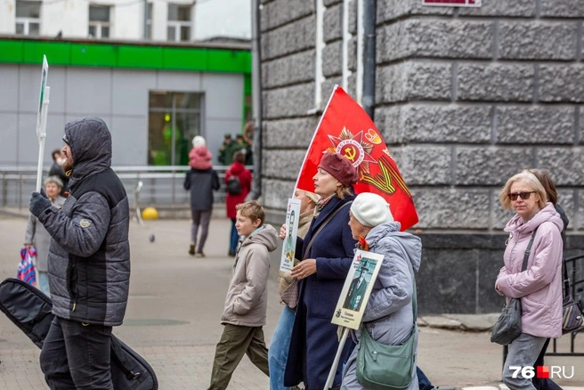 Колонна прошла по Советской улице | Источник: Кирилл Поверинов / 76.RU