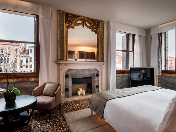 Спальня в номере Grand Canal Suite