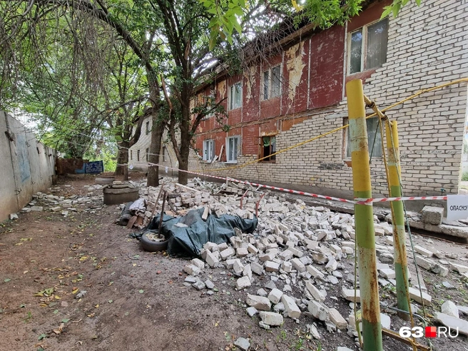 Дом находится на территории бывшей военной части | Источник: Роман Данилкин