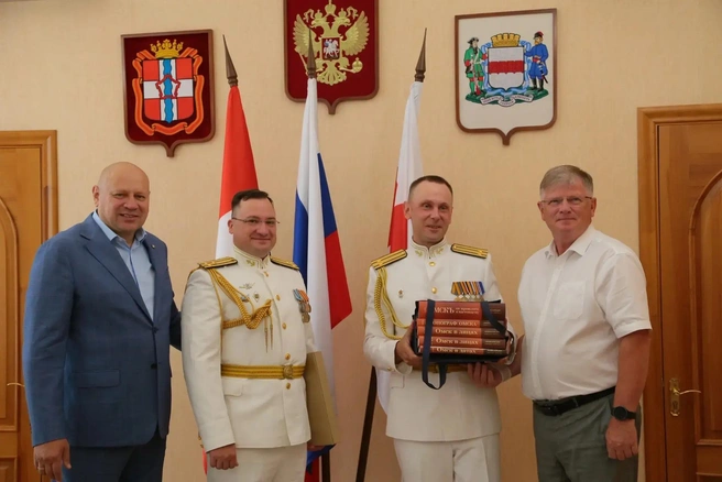 Офицеров с подлодки принимали в Омске в начале августа  | Источник: администрация Омска 