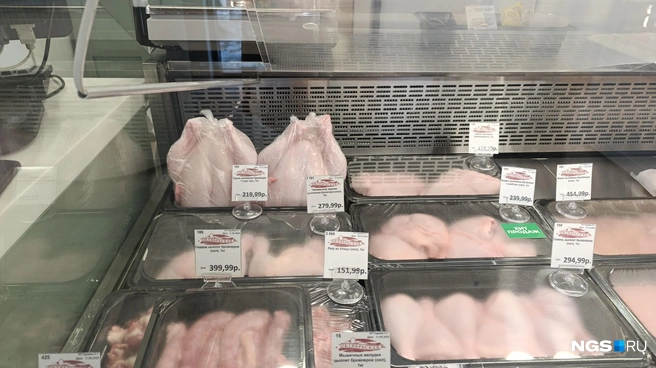 Витрина в фирменном магазине фабрики «Октябрьская» | Источник: Стас Соколов / NGS.RU