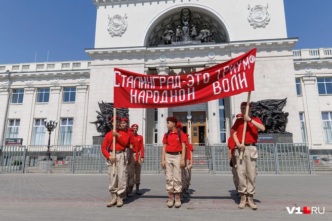 Юнармейцы также пройдут колонной к фонтану | Источник: Алексей Волхонский