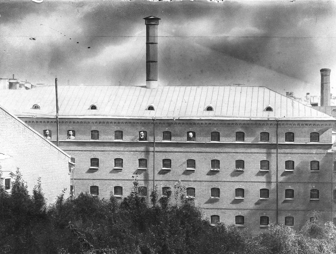 Тюрьма «Кресты». Дореволюционный фотоколлаж. Ист. фото — из архива коллекционера Дм. Горячева