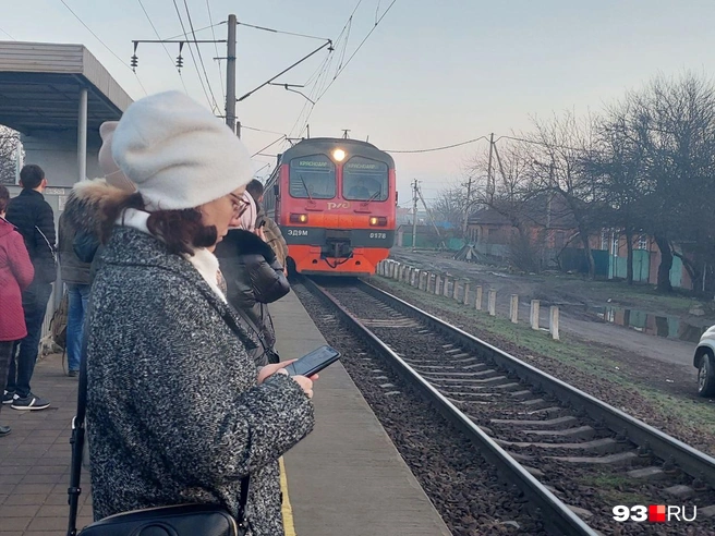 Ежедневно электричкой пользуются сотни людей | Источник: Максим Дмитриев / 93.RU