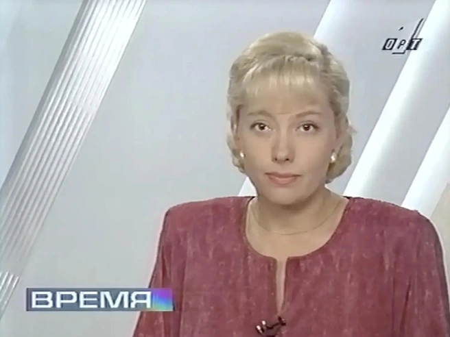 Арина Шарапова долгое время была лицом, которое видели первым утром и последним перед сном | Источник: кадр из программы «Время» (12+), ОРТ, 1996 год