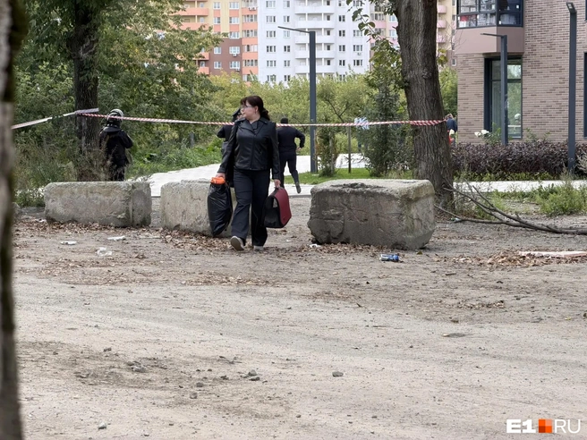 «Услышала жужжание и бах». В Екатеринбурге беспилотники влетели в жилые дома и логоцентр: онлайн | Источник: читатель E1.RU