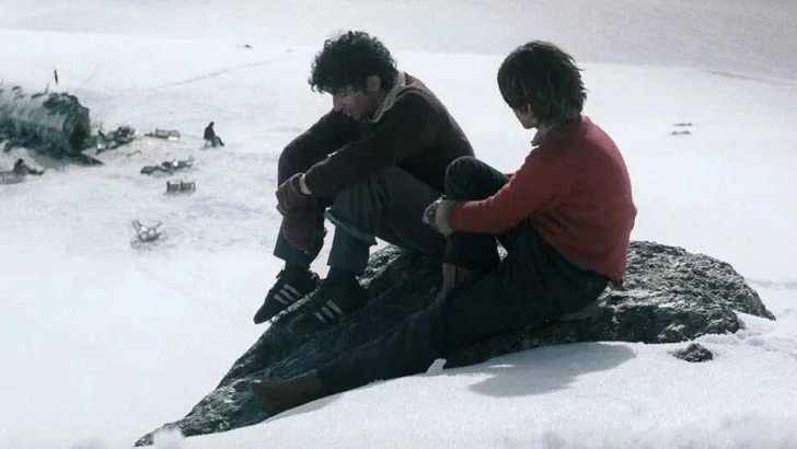 Люди, потерпевшие крушение в Андах | Источник: Кадр из фильма «Общество снега»