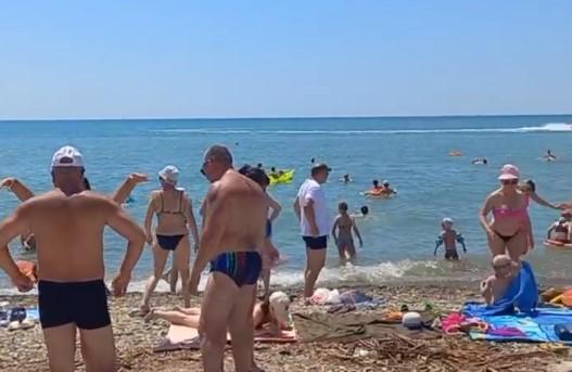 Туапсе развлечения 2023. Джубга пляж 2023. Купаться в море. Пляжи черного моря для отдыха. Туристы на море в Краснодарском крае.