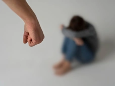 Обрызгал из перцового баллончика и ударил железкой по голове: 16-летний неадекват напал на двух девочек в Подмосковье