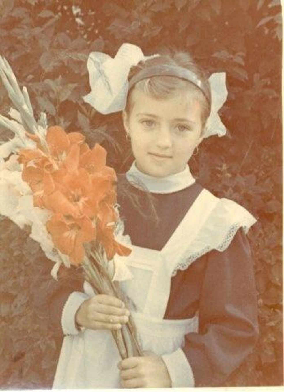 На линейке было девяносто школьников. На линейке было девяносто школьников