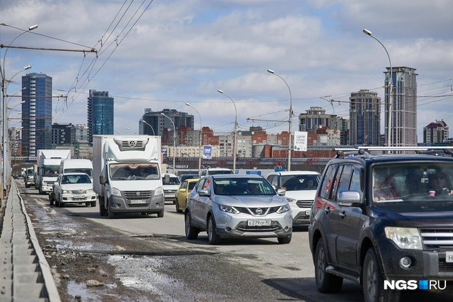 Ремонт моста должны начать в ближайшее время | Источник: Александр Ощепков / NGS.RU