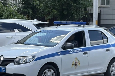 Водитель потерял управление: ВАЗ с подростками перевернулся в кювет