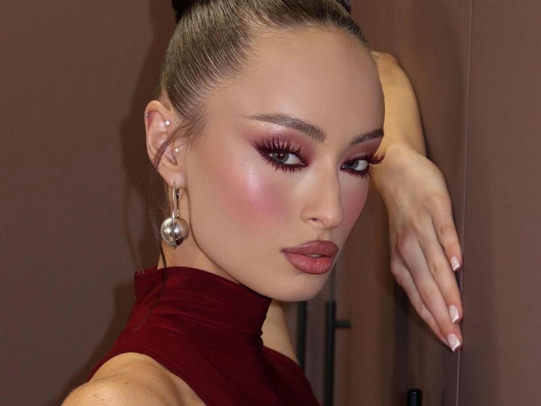 Вечерний макияж в винных оттенках — правило одного акцента | marieclaire.ru