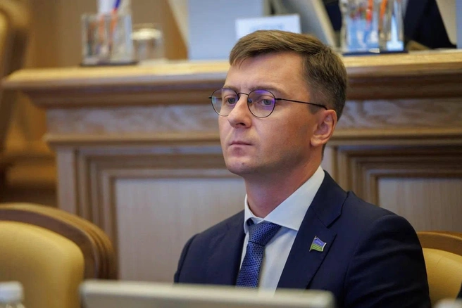 Теперь Николай не гуляет по солнечной Киргизии, а сидит на серьезных заседаниях в Ханты-Мансийске | Источник: Николай Заболотнев / Vk.com