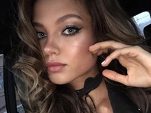 Алеся Кафельникова оголила грудь в провокационной фотосессии