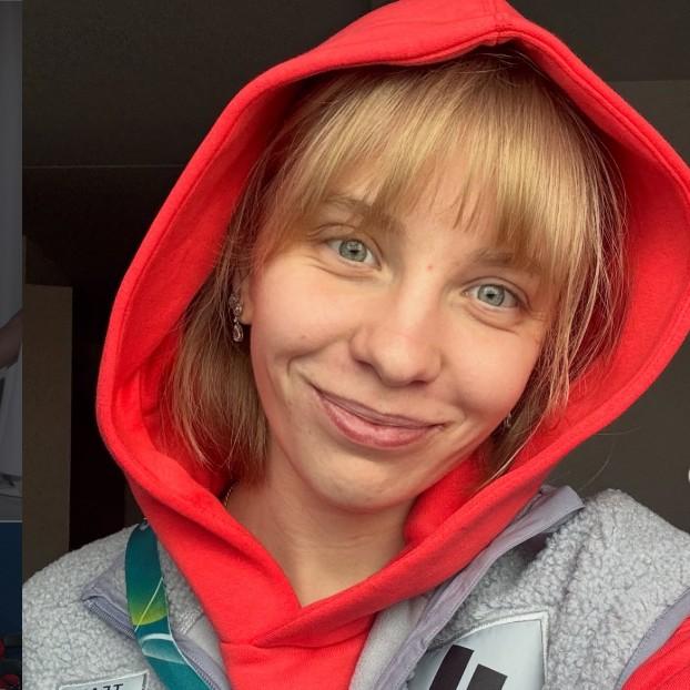 Падает, будто мертвая: шорт-трекистке из Польши Камиле Селье попали лезвием конька в глаз на Олимпиаде — видео