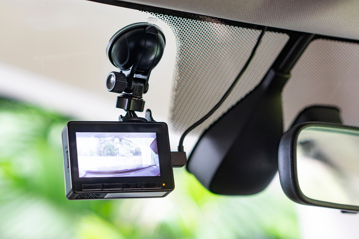 Всевидящее око на лобовом стекле: как правильно установить видеорегистратор
