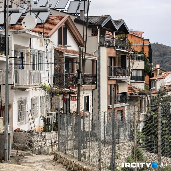 И узкие улочки города | Источник: Алена Кашпарова / «ИрСити»