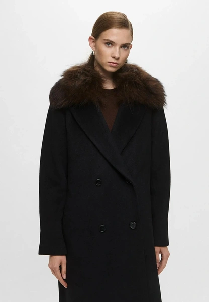 Теплые, уютные, твои: 17 лучших шуб этой зимы