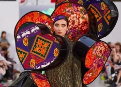 Казашка Альбина Жакан показала свою выпускную коллекцию в Лондоне