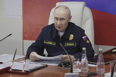 Путин встретился с военными после учений ТОФ