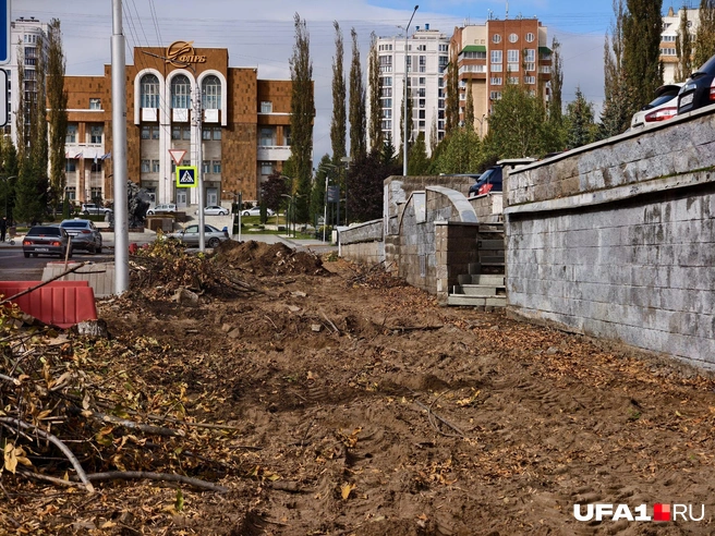 Собираются благоустраивать тротуар | Источник: Булат Салихов / UFA1.RU