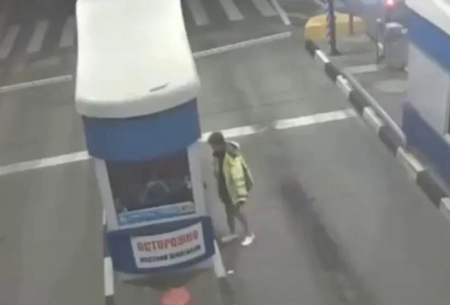 Отец забыл сына посреди трассы в Воронежской области, пока тот ходил в туалет | Источник: ОССП — ООО «Объединенные системы сбора платы» / ВКонтакте