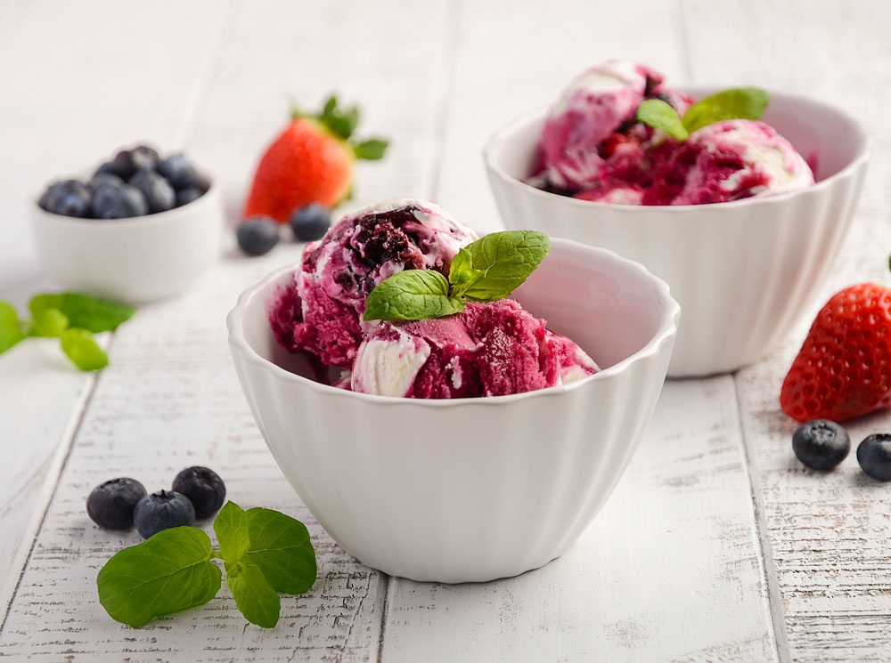 Лето на столе: 6 рецептов из сезонных ягод | marieclaire.ru