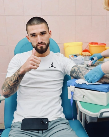 А у Данилы Ведерникова появился прямой конкурент | Источник: ФК «Оренбург» / t.me