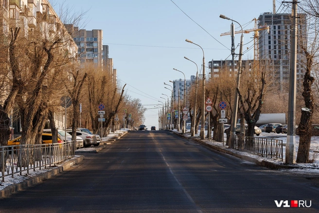 Тихая и спокойная улица Пархоменко | Источник: Алексей Волхонский / V1.RU