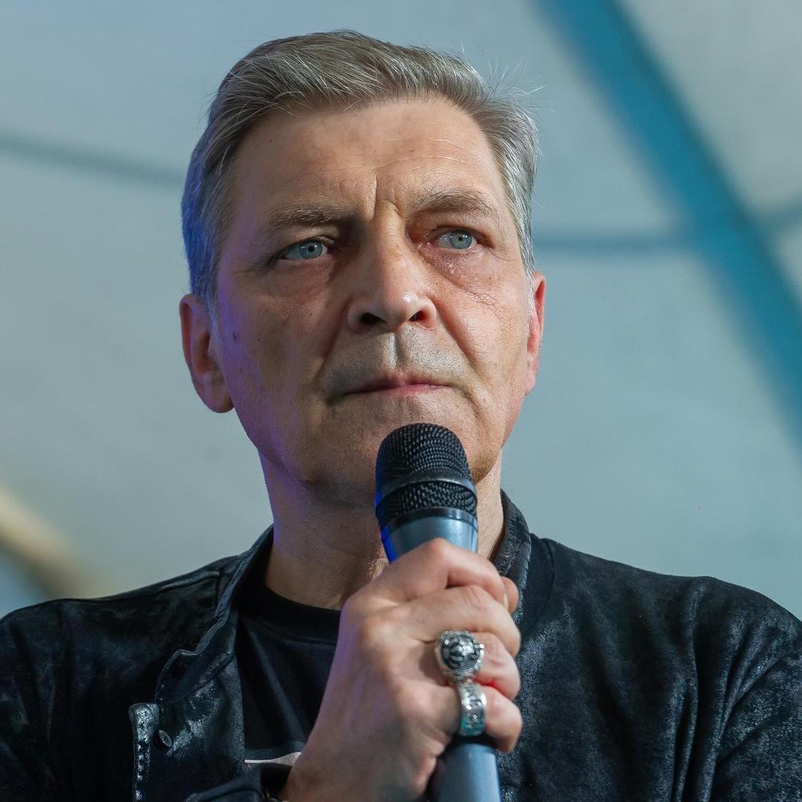 Четырехэтажный особняк Александра Невзорова* перешел государству: переписать на тещу не удалось