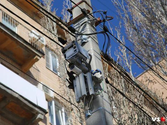 На улице Чуйкова камеры фиксируют не только превышение скорости, но и другие нарушения. | Источник: Константин Завриков / V1.RU