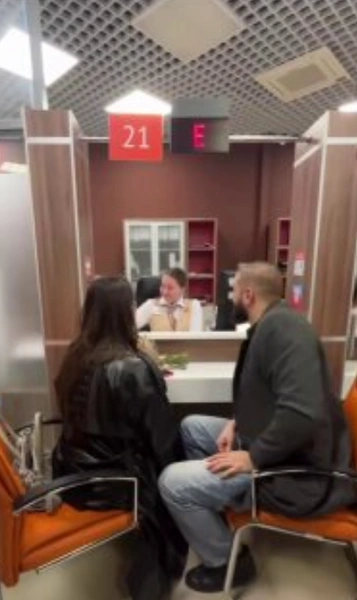 Наталья и ее избранник скромно зарегистрировали брак