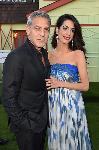 Дела семейные: Джорджа Клуни поддержали жена и теща