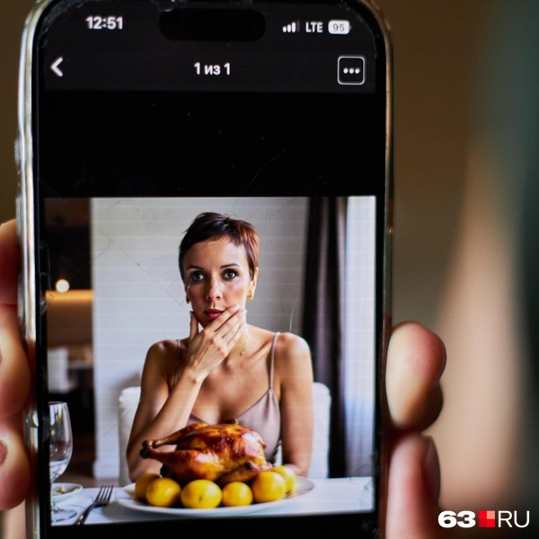 — Это фото к посту сгенерировал ИИ. Но искусственный интеллект — это не волшебная палочка, которой ты взмахнула, и она тебе всё предоставила. Нейросеть делает ровно то, что ты от нее попросишь. А если не попросил, значит, ты этого не получишь. Это тоже навык, который я прокачиваю и развиваю | Источник: Роман Данилкин / 63.RU