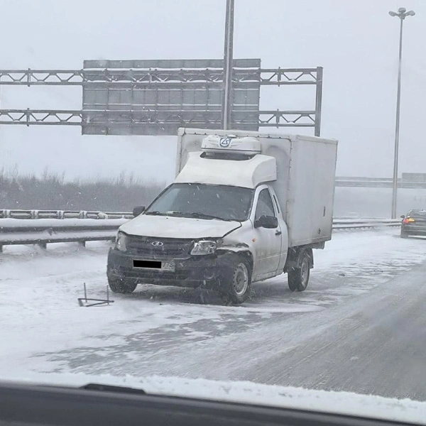 «Фуру развернуло на все полосы». Массовое ДТП притормозило КАД у Бугров | Источник: ДТП и ЧП | Санкт-Петербург | Питер Онлайн | СПб/vk.com