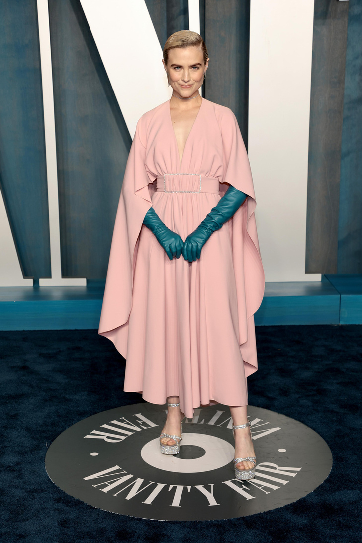 Лучшие розовые платья (и один костюм) на «Оскаре-2022»